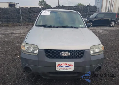 2005 Ford Escape Xls z USA, uszkodzony, nr VIN 1FMYU02ZX5DA09092